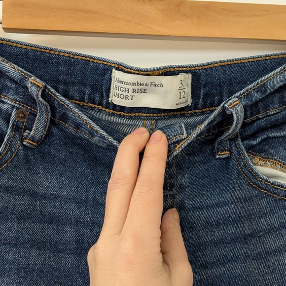 A&F High Rise Jean Shorts - Picture 2 of 3